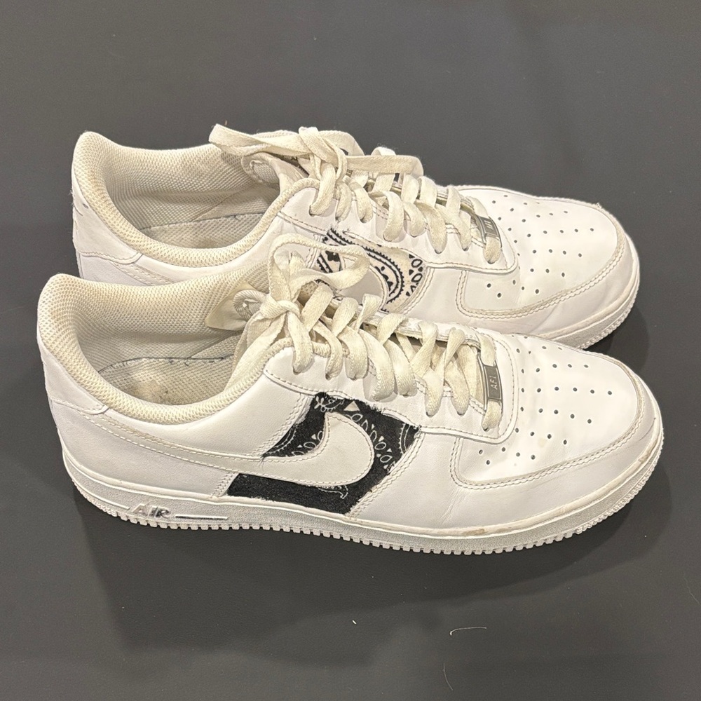Nike White and Black Casual Shoes